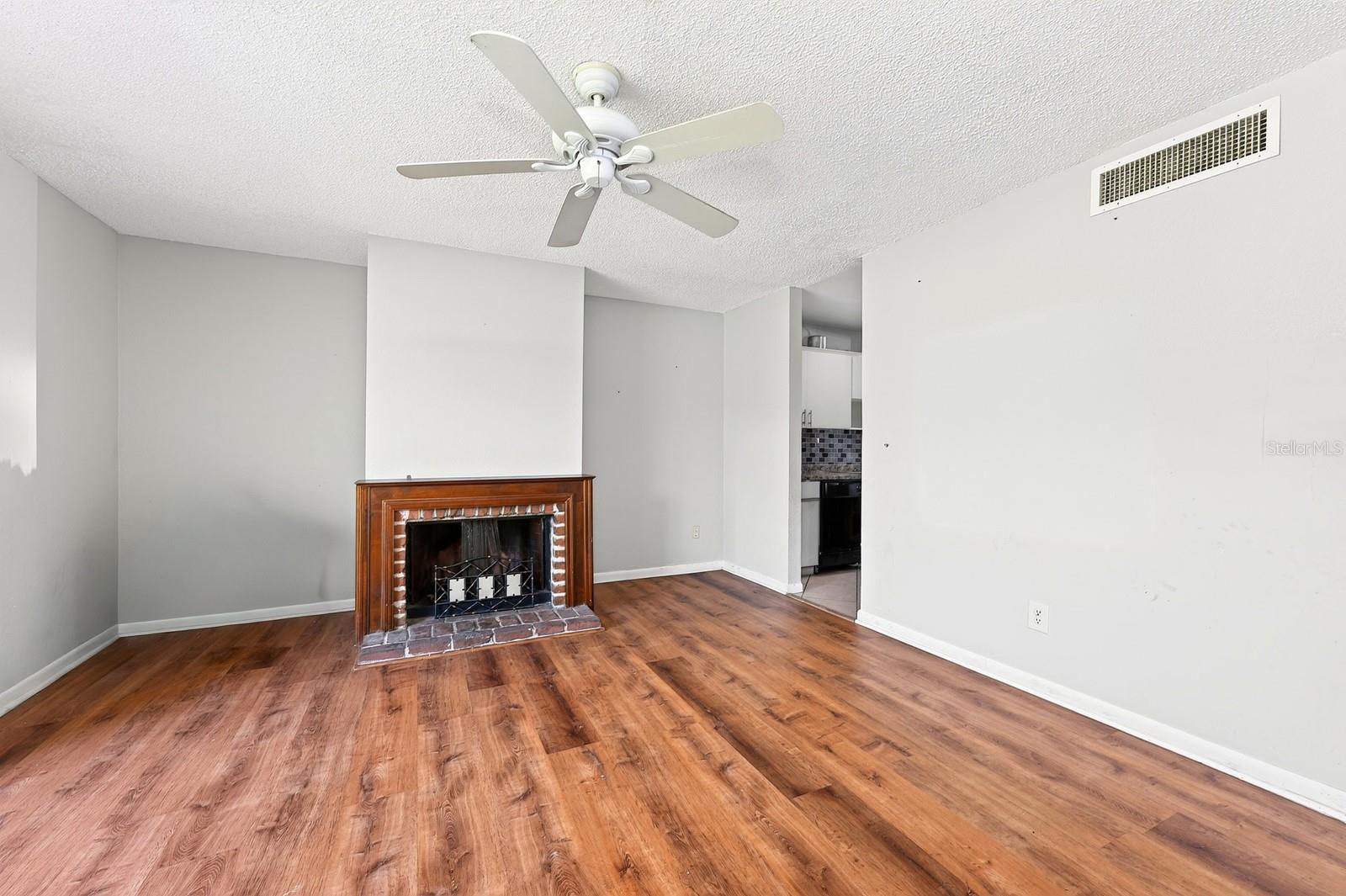 HUNTINGTON ON GREEN CONDO - Residential
