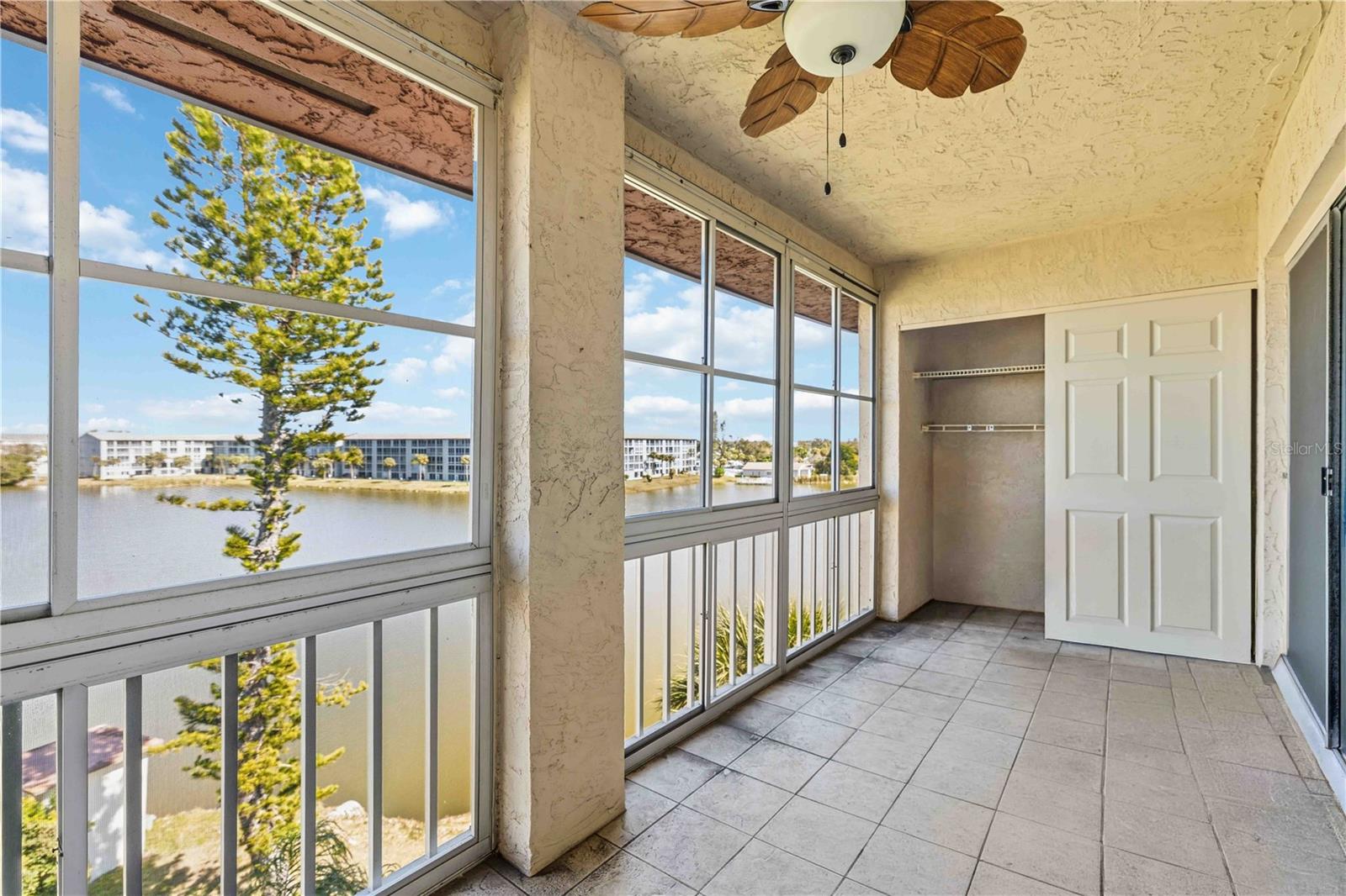 BAYSHORE ON THE LAKE APTS SEC 3 - Residential
