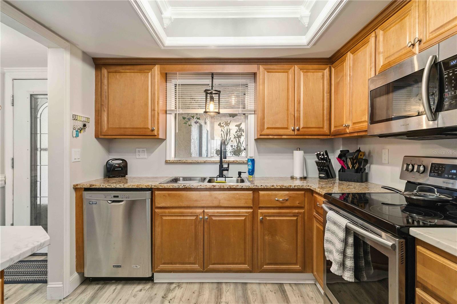 BAYSHORE ON THE LAKE APTS SEC 3 - Residential
