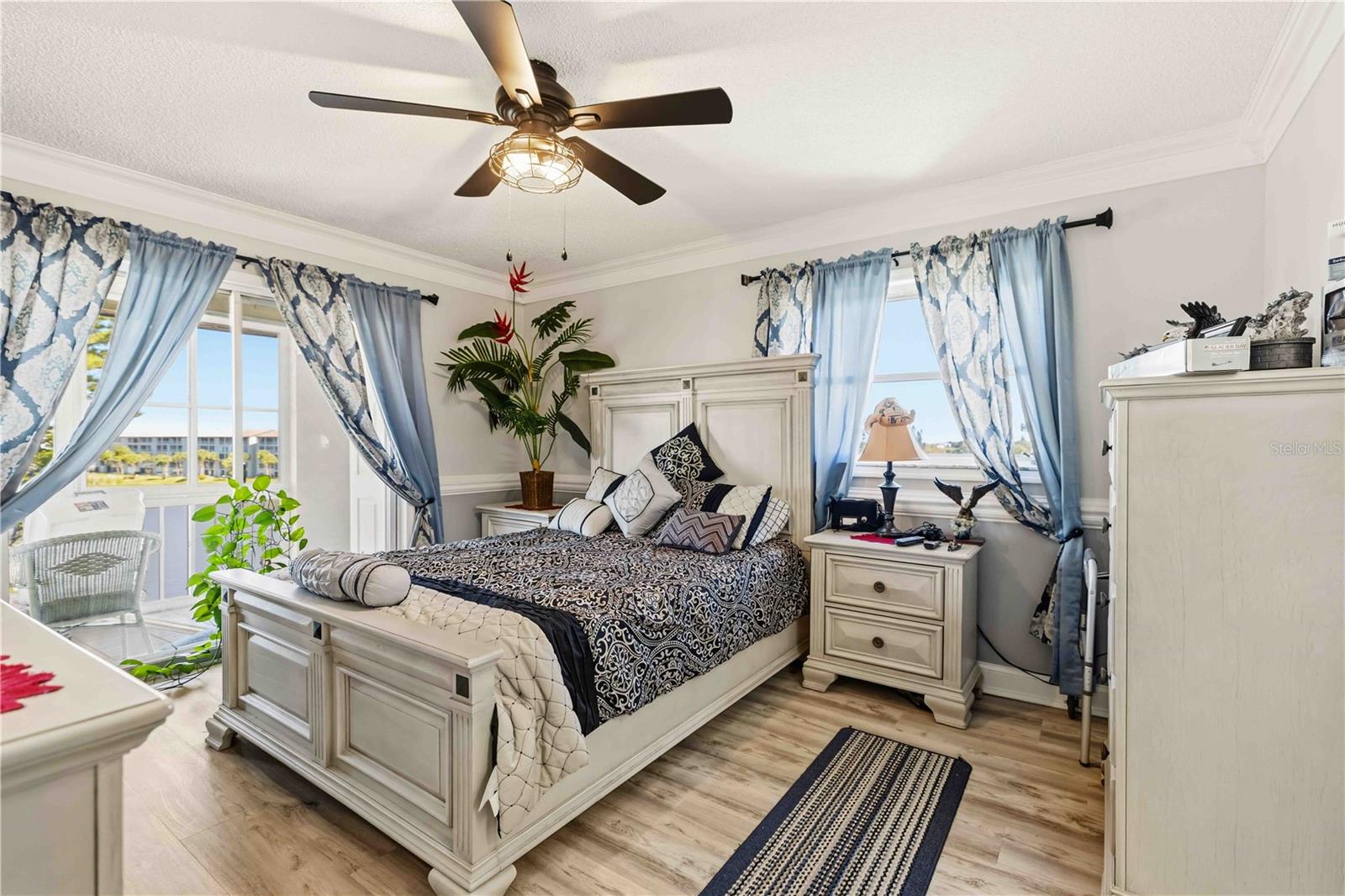 BAYSHORE ON THE LAKE APTS SEC 3 - Residential