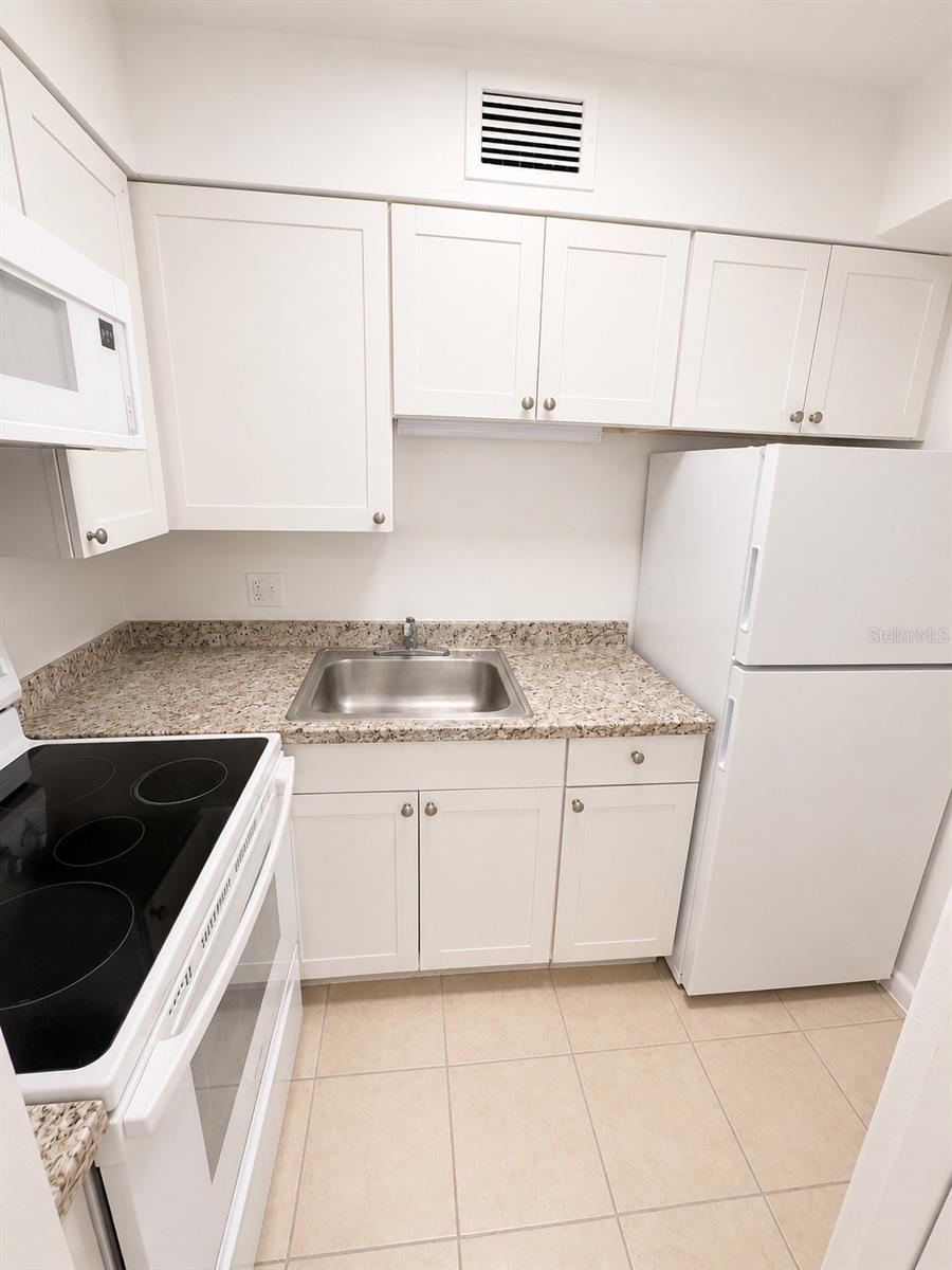 BRIARWOOD APARTMENTS - Residential Lease