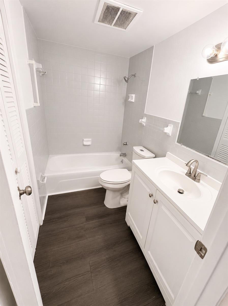 BRIARWOOD APARTMENTS - Residential Lease