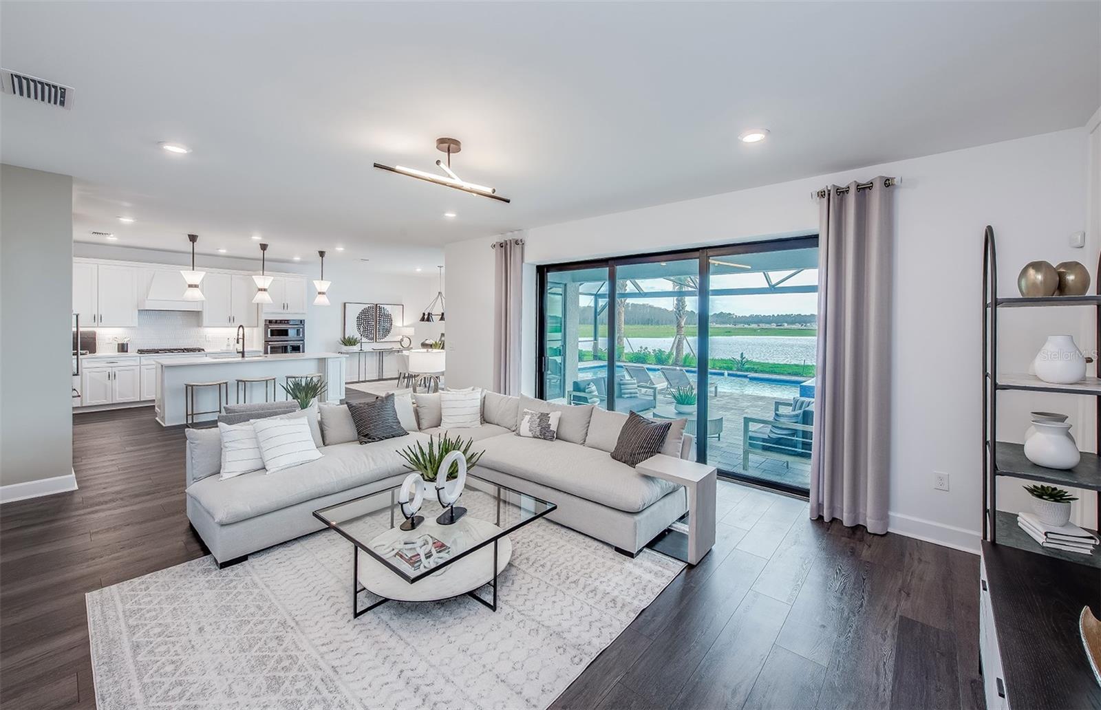 GRANDURA - Residential
