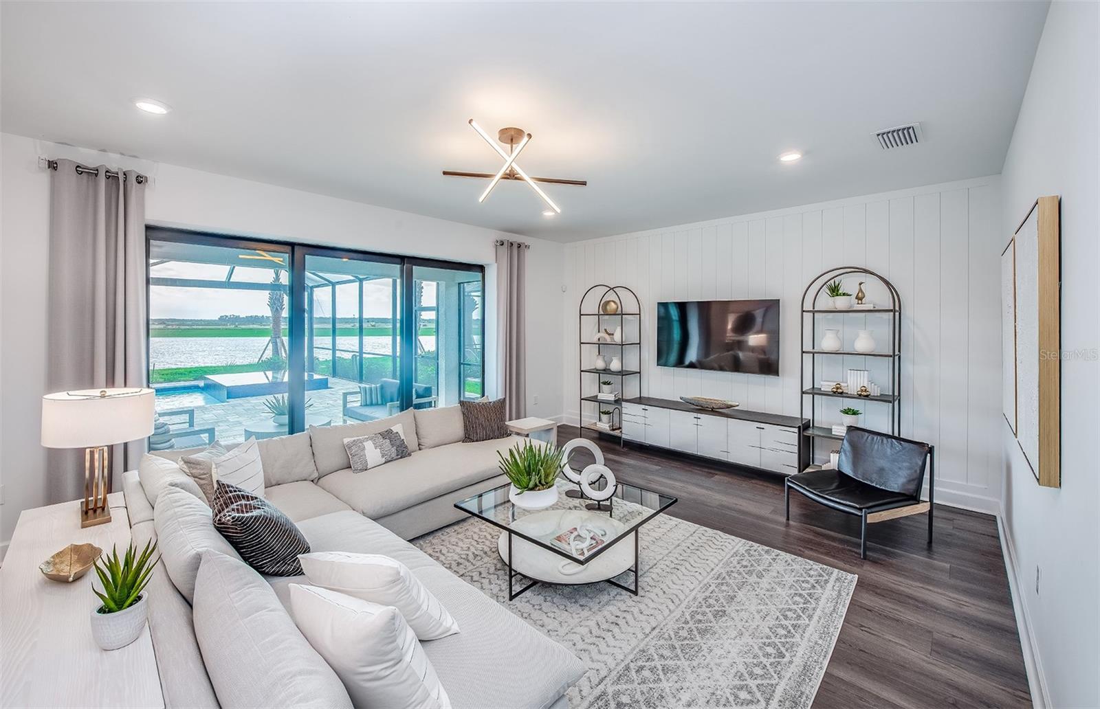 GRANDURA - Residential