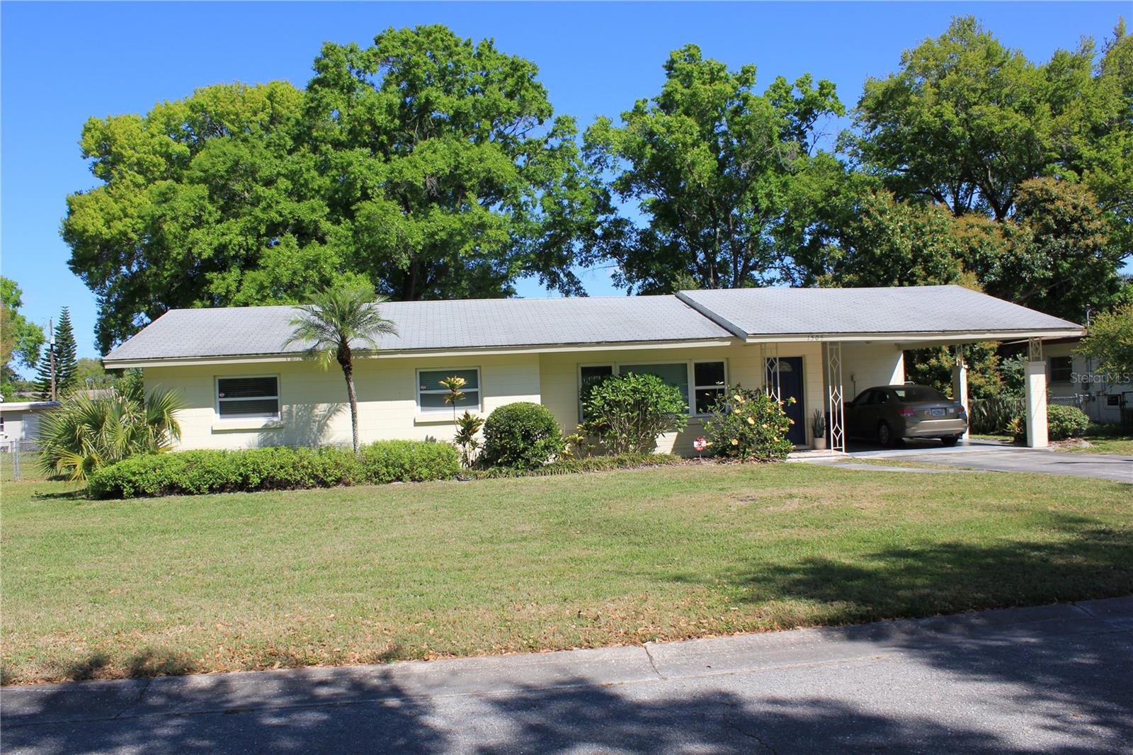 THIS 3BR/ 2BA WAS COMPLETELY RENOVATED WITH CUSTOM OAK, KITCHEN CABINETS, GRANITE COUNTER TOPS, CUSTOM OAK CABINETS, TILE FLOORS IN MAIN LIVING AREAS, LARGE SUNNY ROOMS, 15 SEER HVAC, UPGRADED INSULATION, PGT, LOW E, THERMAL PANE WINDOWS. NEW SEPTIC IN 2020, NEW ROOF WITH RUBBER UNDERLAYMENT, MARCH 17, 2021.