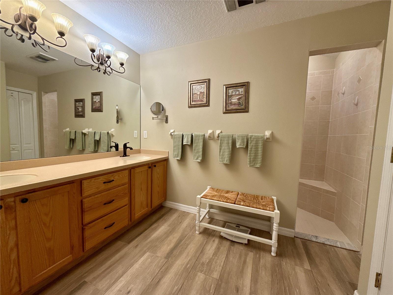 SEVEN HILLS - Residential
