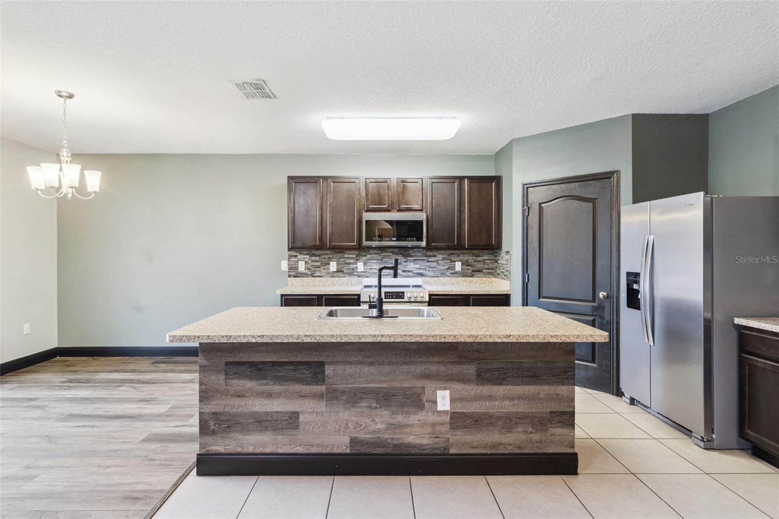 LAKESIDE LANDINGS PH 01 - Residential