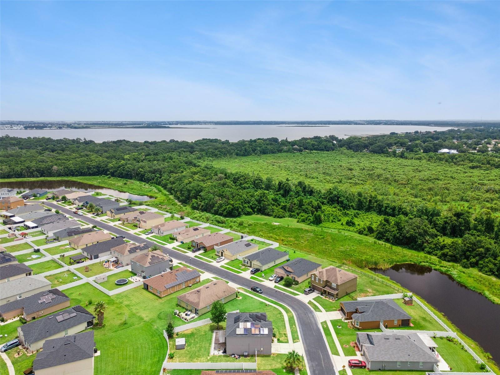 LAKESIDE LANDINGS PH 01 - Residential