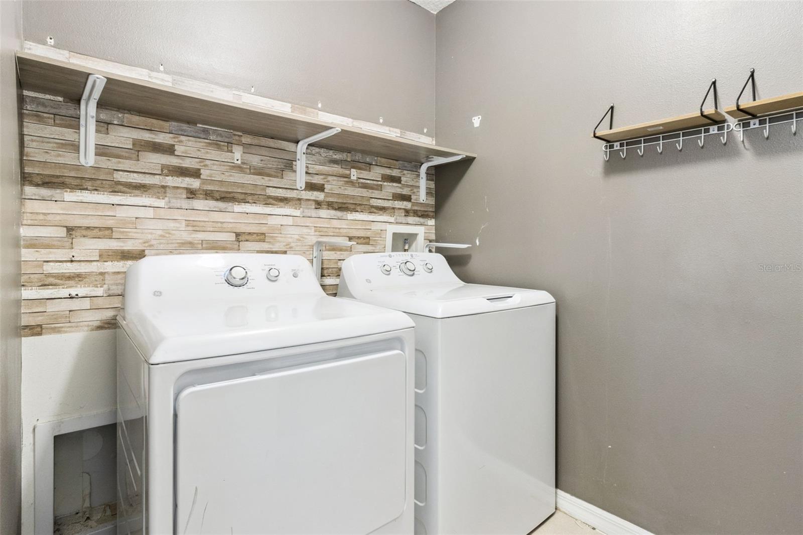 LAKESIDE LANDINGS PH 01 - Residential