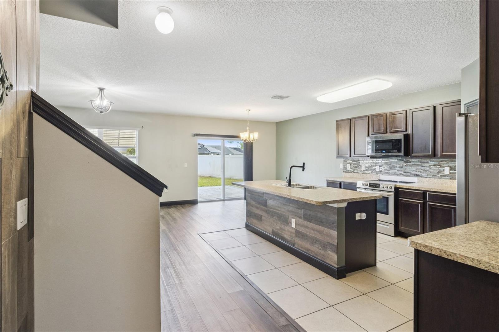 LAKESIDE LANDINGS PH 01 - Residential