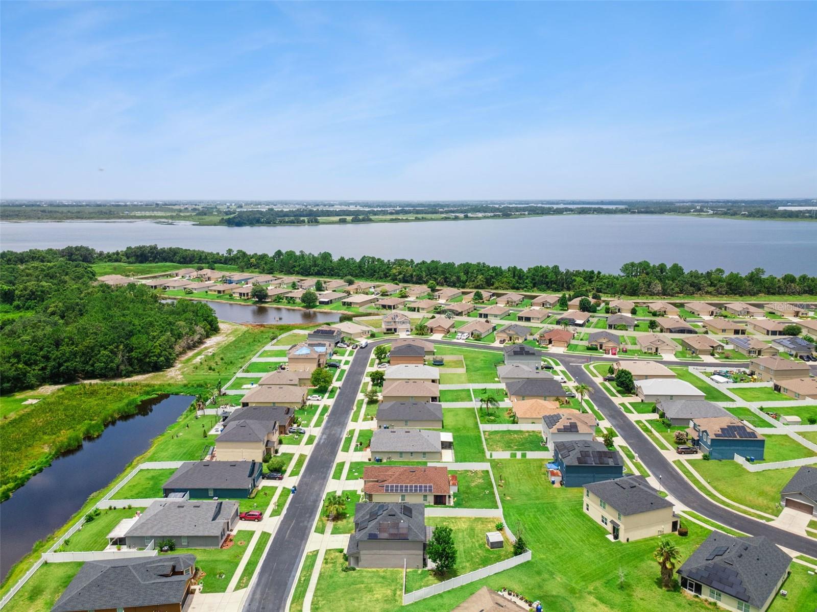 LAKESIDE LANDINGS PH 01 - Residential