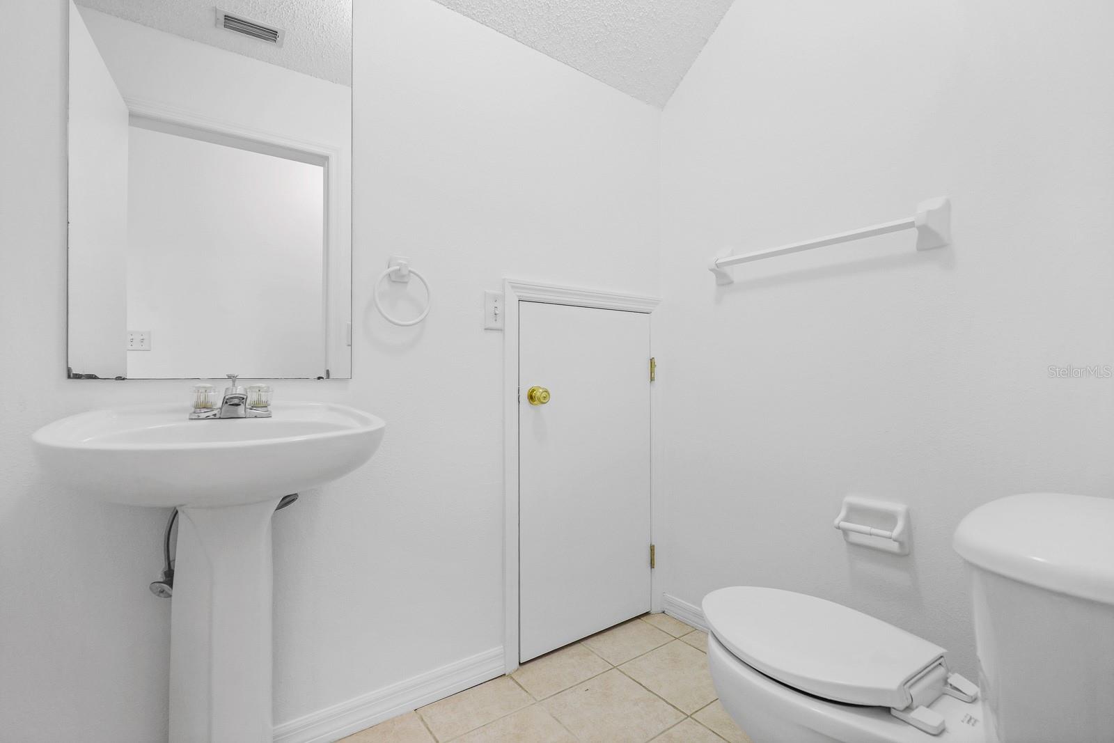 PROVIDENCE TWNHMS PH 1 - Residential Lease