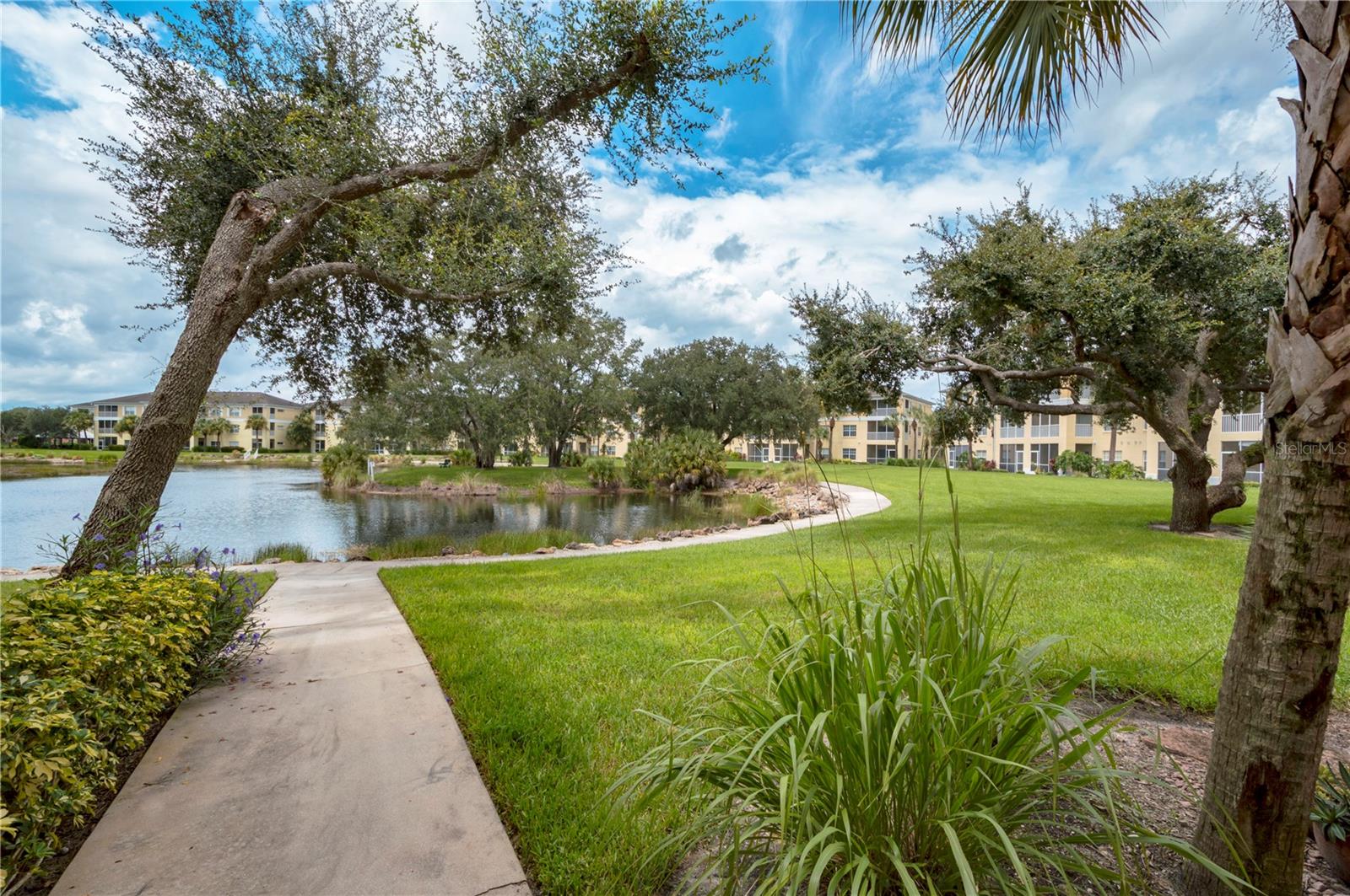 HERITAGE OAK PARK-WATERSIDE CLUB 04 AT HERITAGE - Residential