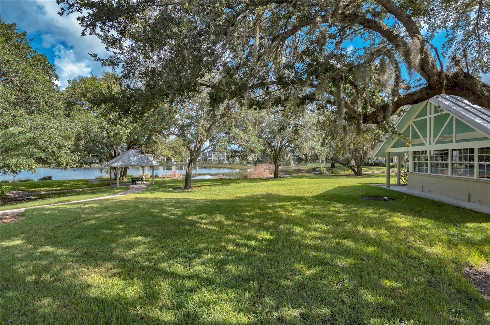 HERITAGE OAK PARK-WATERSIDE CLUB 04 AT HERITAGE - Residential