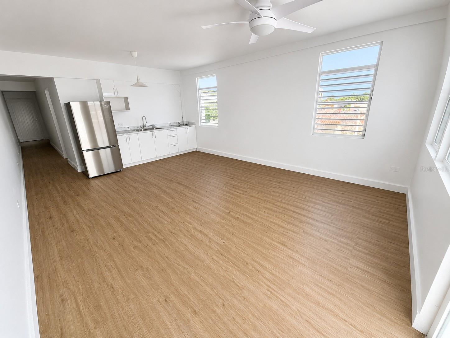 APARTMENT FOR RENT – BLASINI RESIDENCES, PONCE, PUERTO RICO

Immediate occupancy available. Spacious and fully renovated apartment located at Blasini Residences, a well-established residential community in Ponce with convenient access to hospitals, universities, restaurants, shopping centers, and major transportation routes.

The apartment features three bedrooms, one bathroom, a modern PVC kitchen, brand-new refrigerator, washer and dryer, three air-conditioning units, and a ceiling fan. The property has been completely renovated and is ready for immediate occupancy.

This residence offers an excellent combination of comfort, functionality, and location, making it ideal for professionals, healthcare personnel, or families seeking a move-in-ready home. Blasini Residences is recognized for its pleasant residential atmosphere and prime location in the heart of Ponce.

Available for immediate move-in.