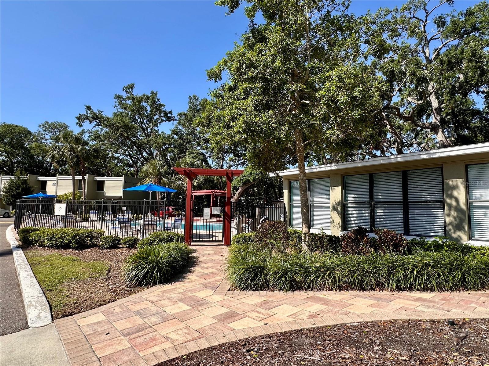 GRAND OAKS - Residential