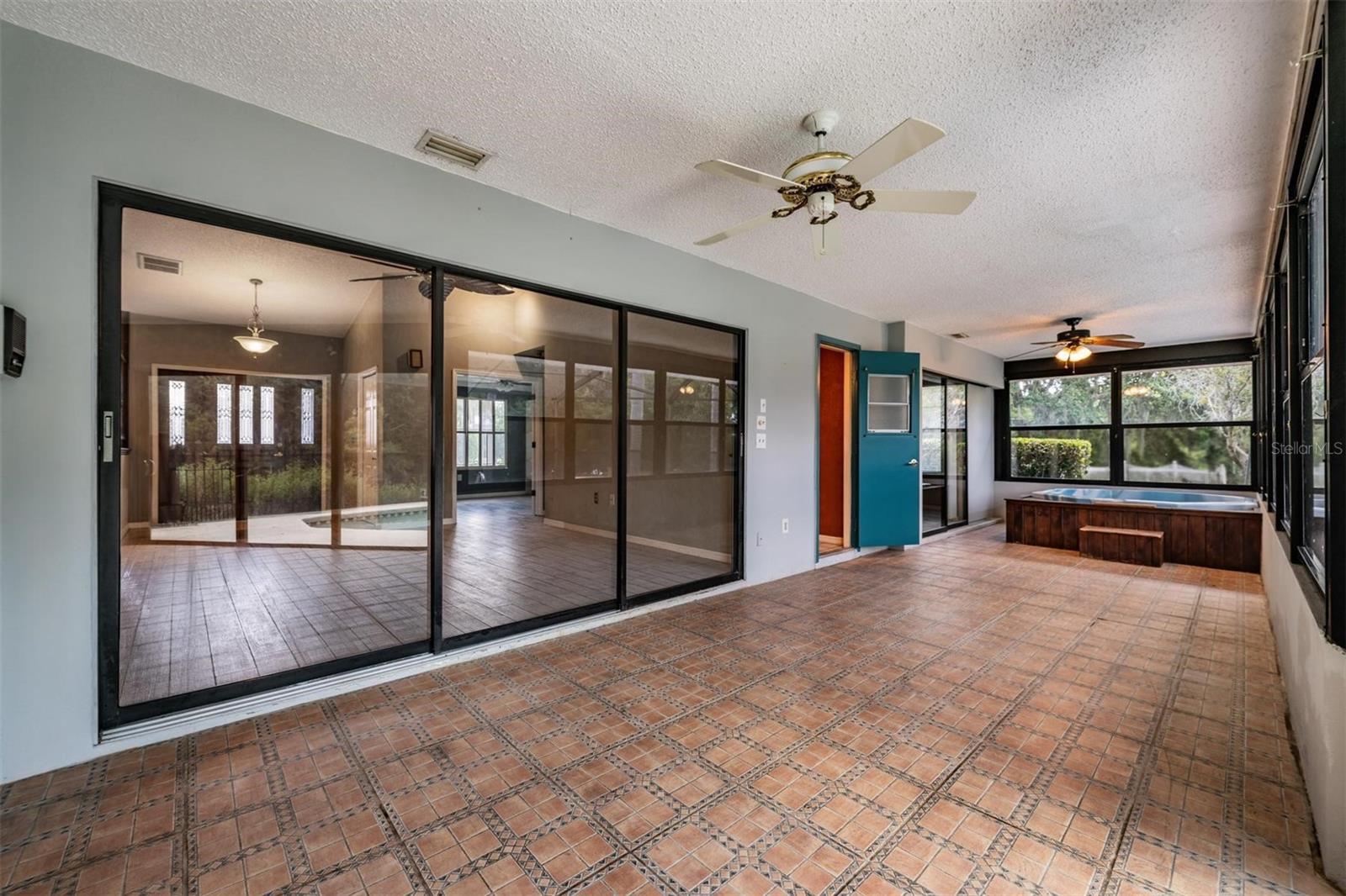 WHISPERING LAKES - Residential