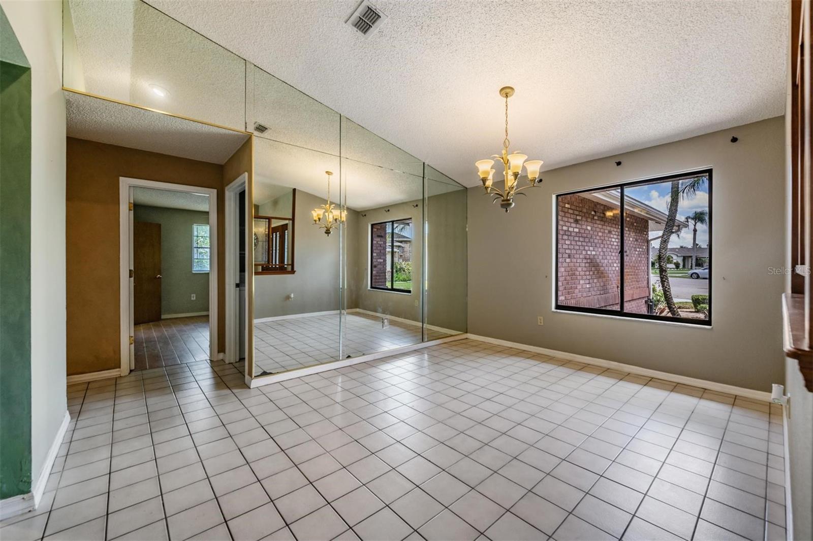 WHISPERING LAKES - Residential