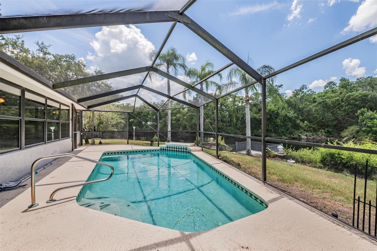 WHISPERING LAKES - Residential