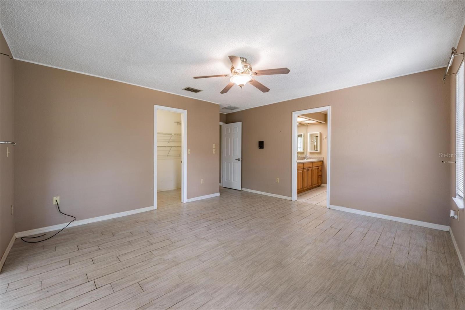 WHISPERING LAKES - Residential