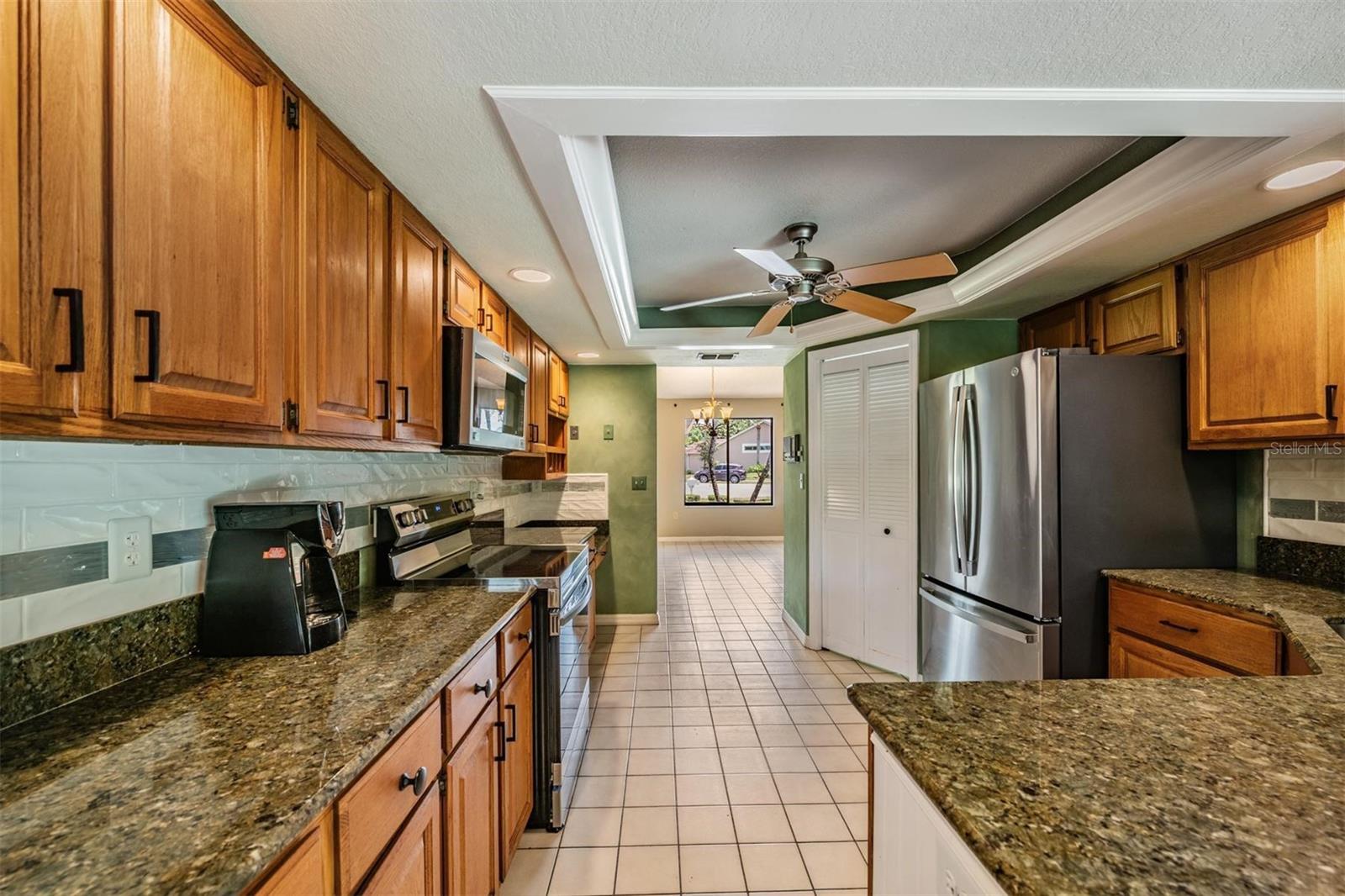 WHISPERING LAKES - Residential