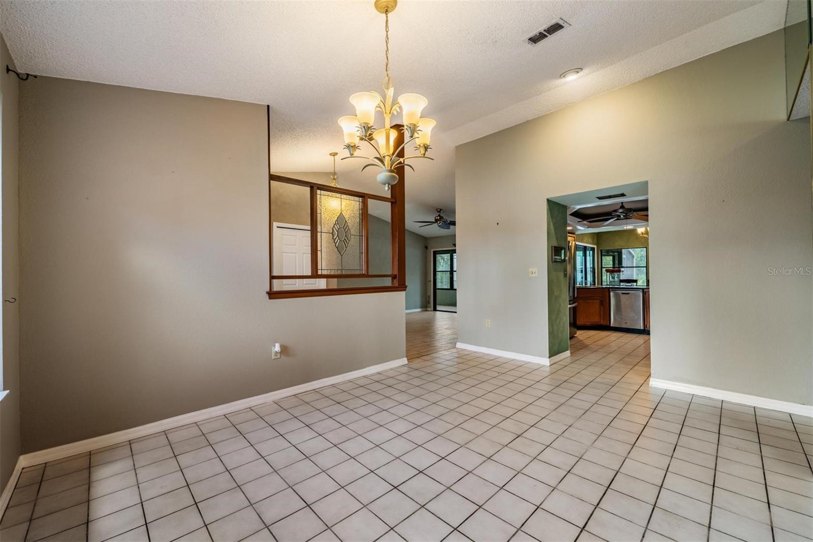 WHISPERING LAKES - Residential