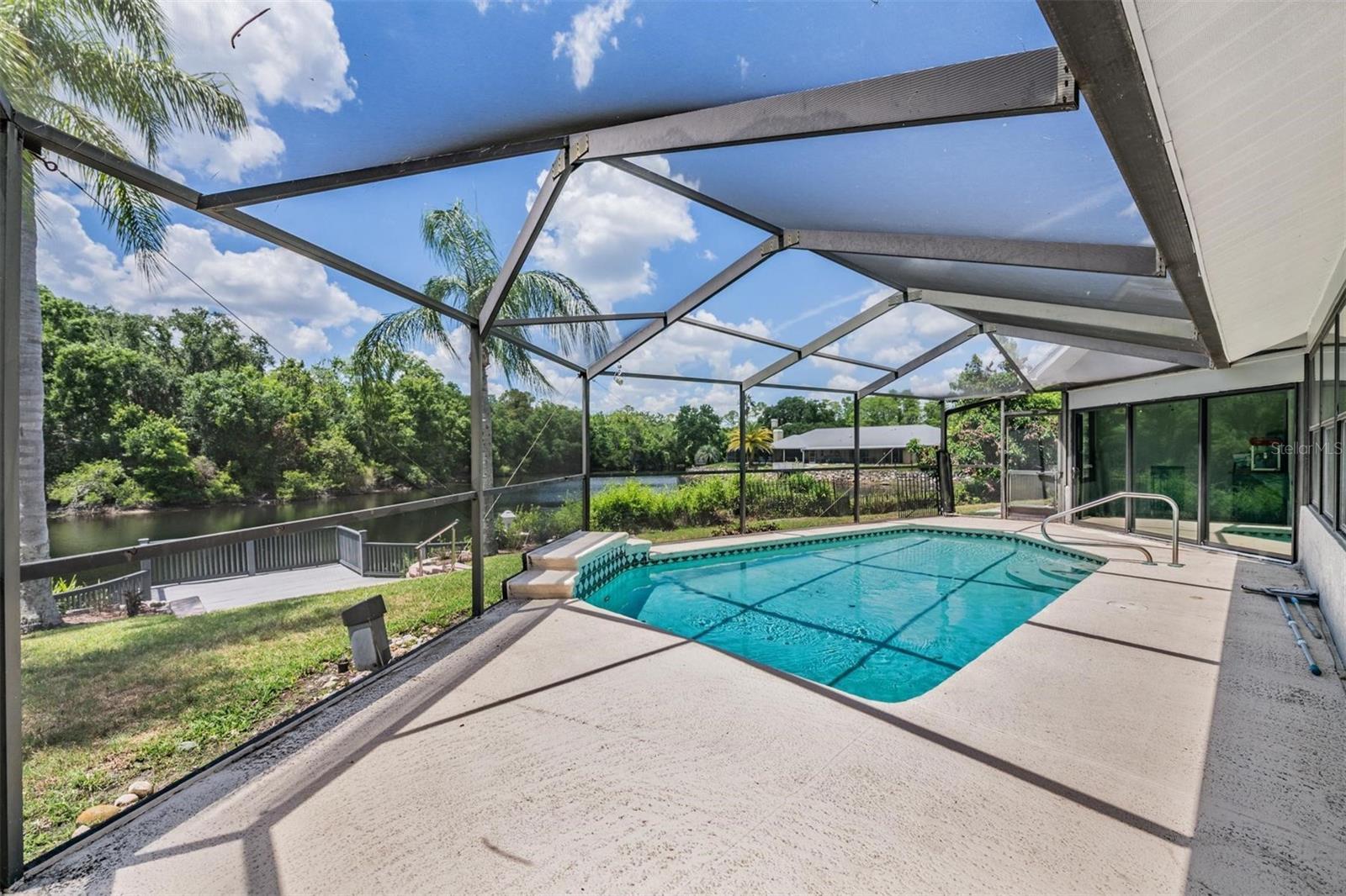 WHISPERING LAKES - Residential