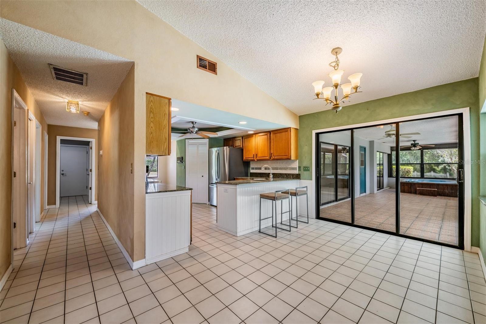 WHISPERING LAKES - Residential
