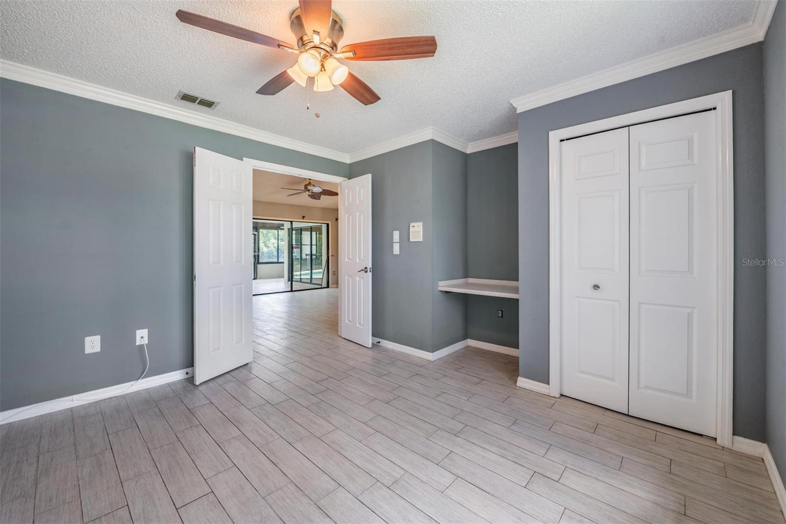 WHISPERING LAKES - Residential