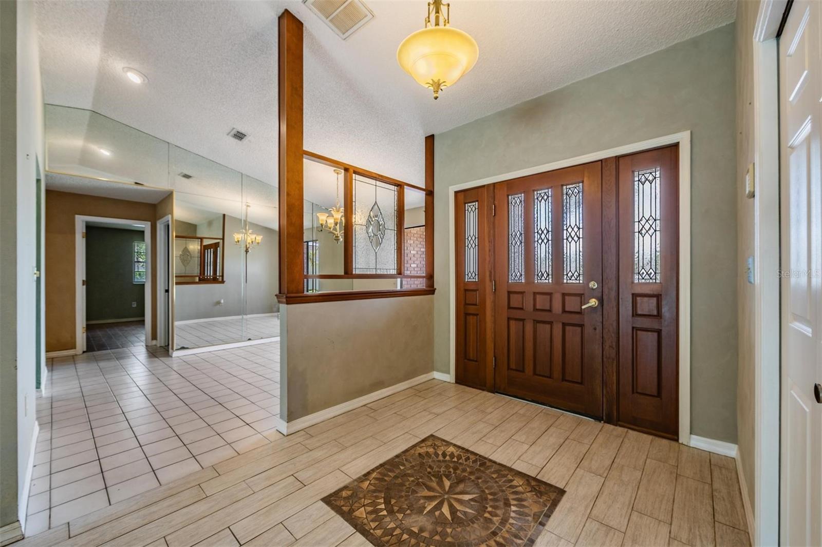 WHISPERING LAKES - Residential