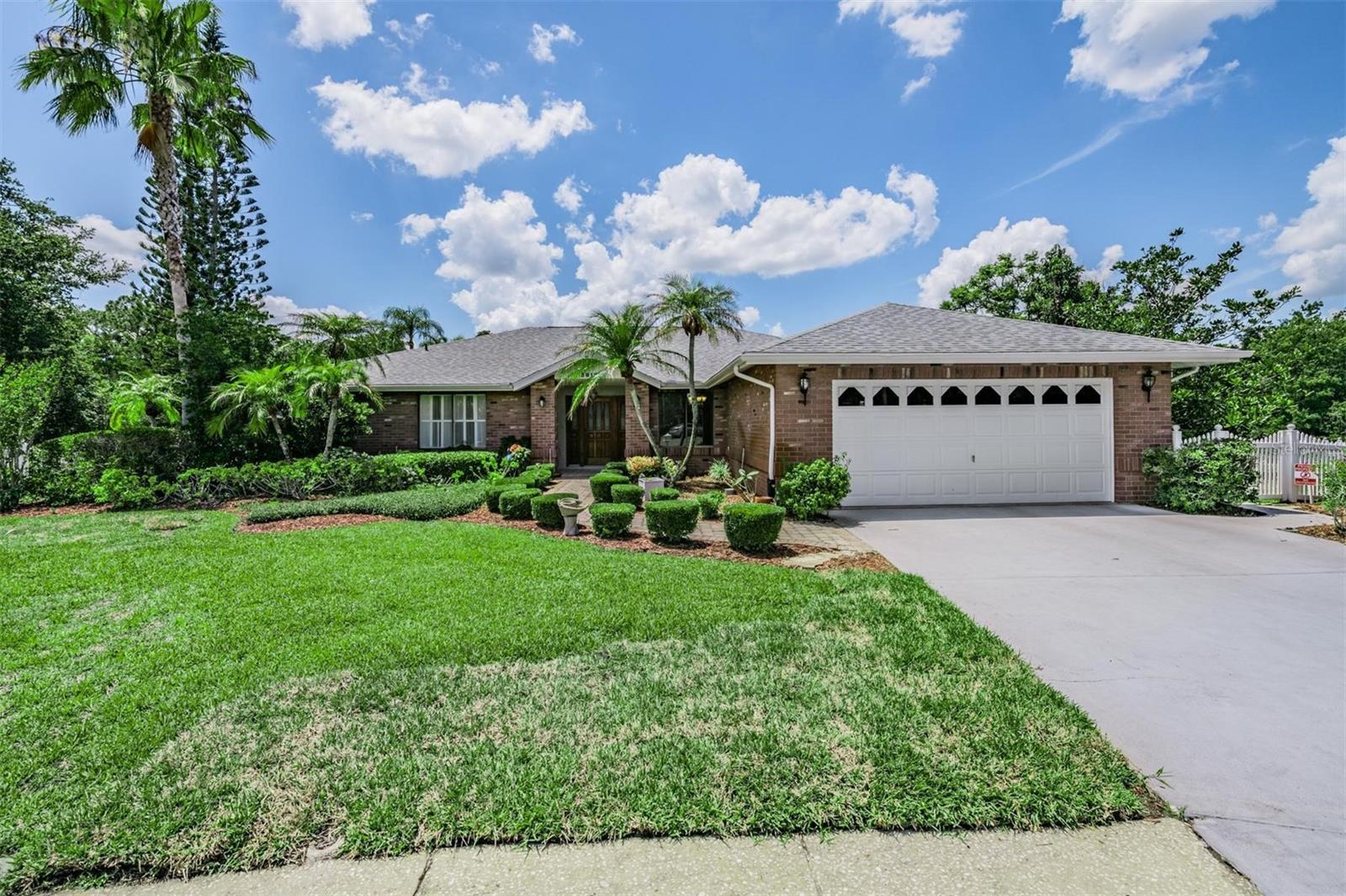 WHISPERING LAKES - Residential