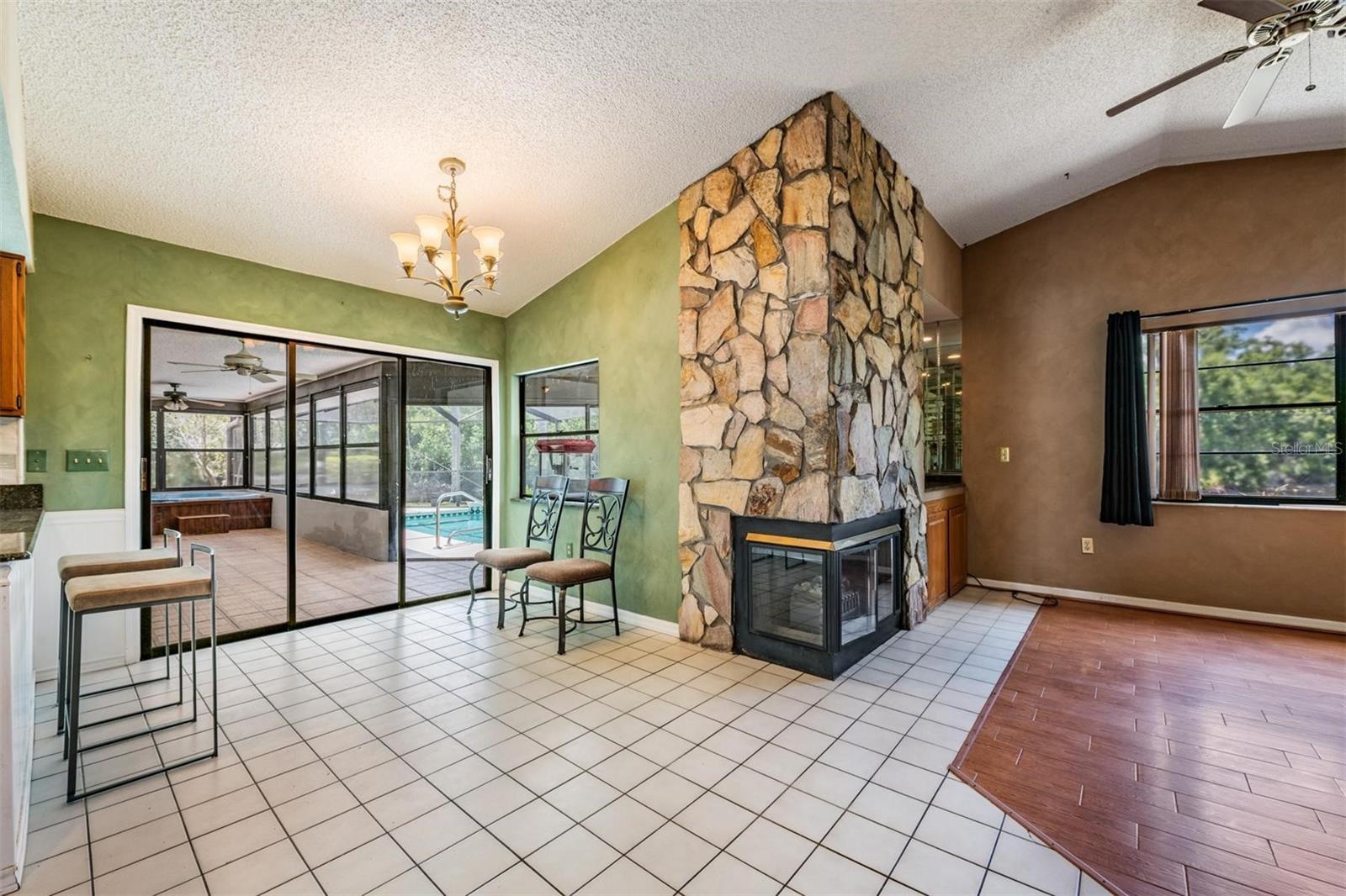 WHISPERING LAKES - Residential