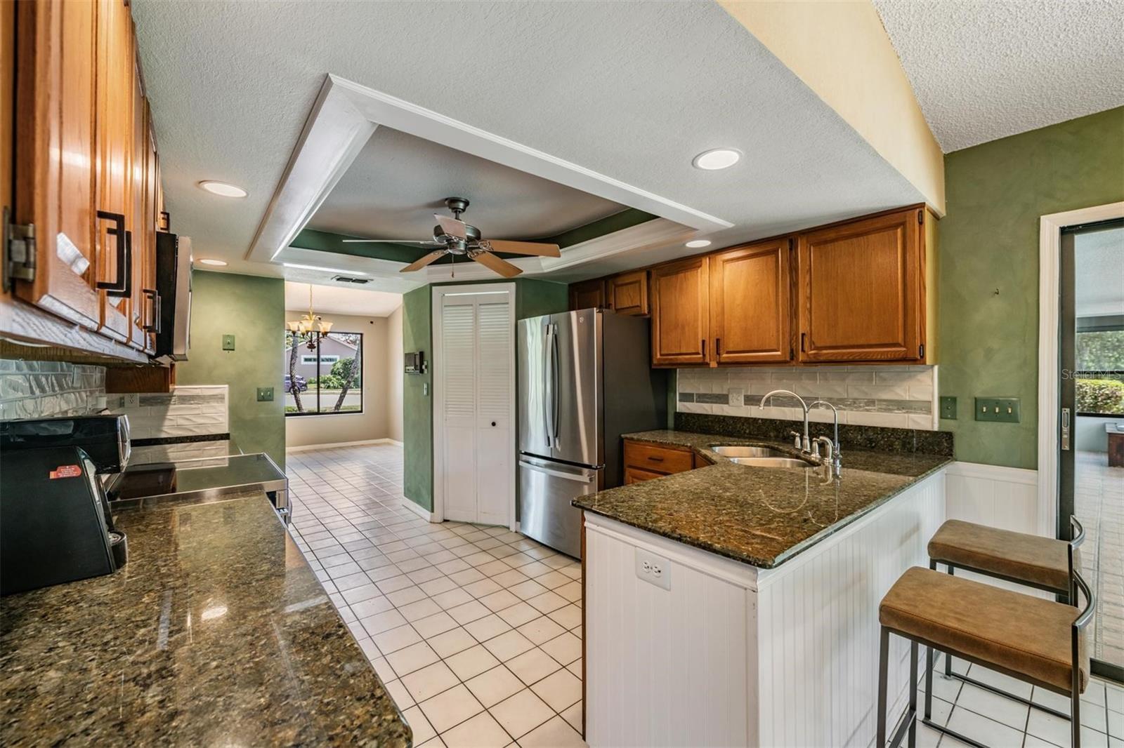 WHISPERING LAKES - Residential