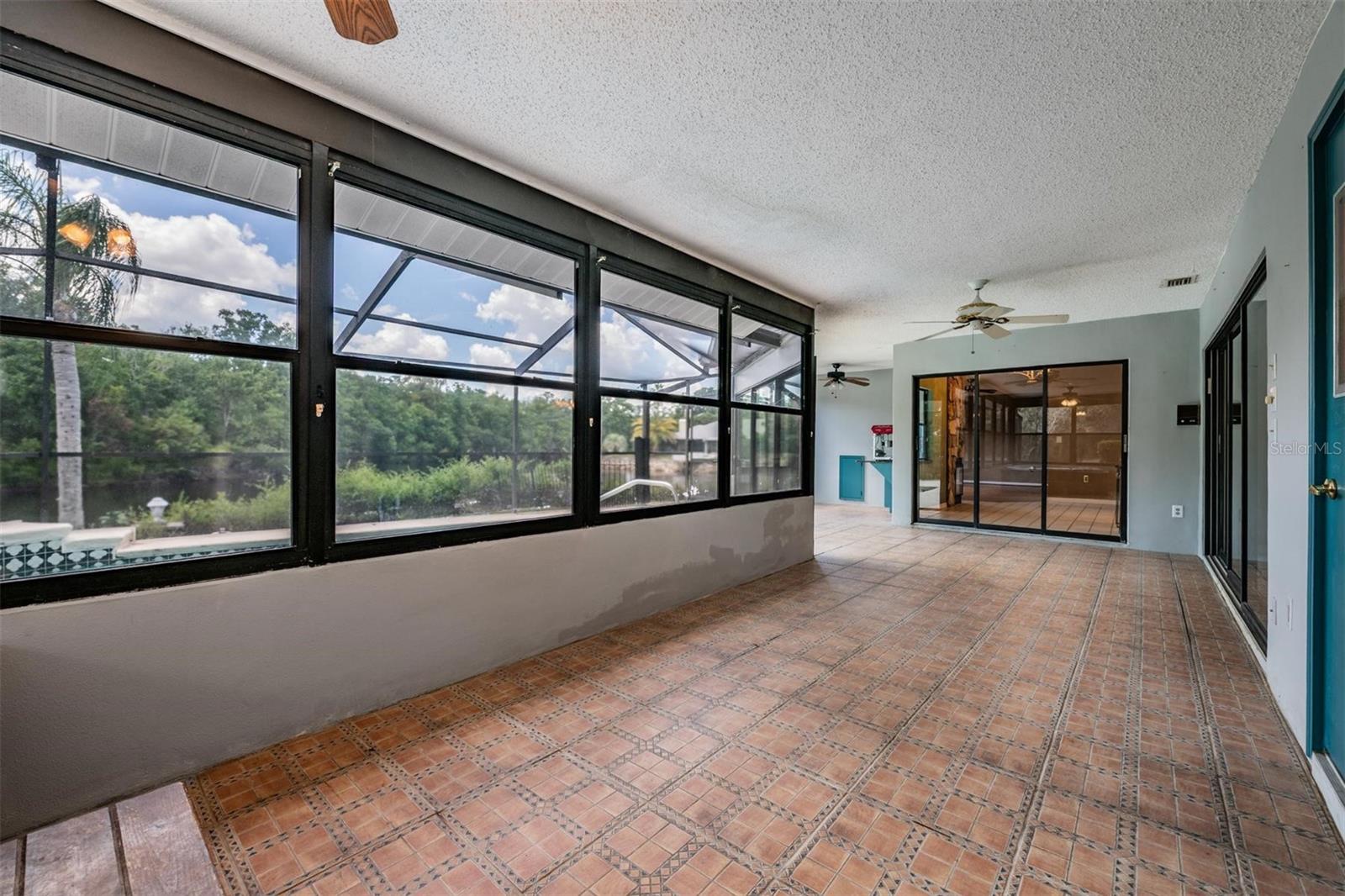 WHISPERING LAKES - Residential
