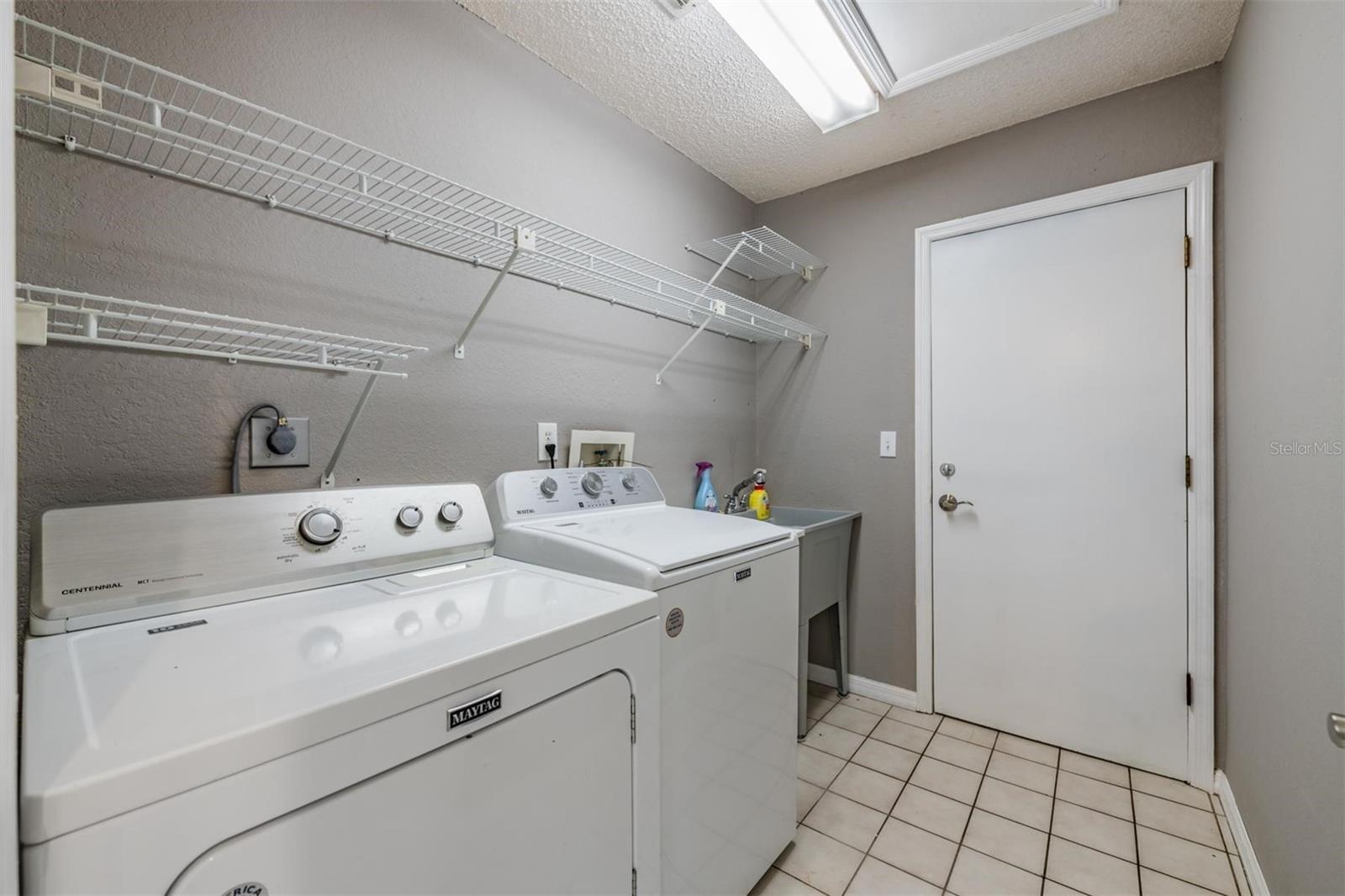 WHISPERING LAKES - Residential