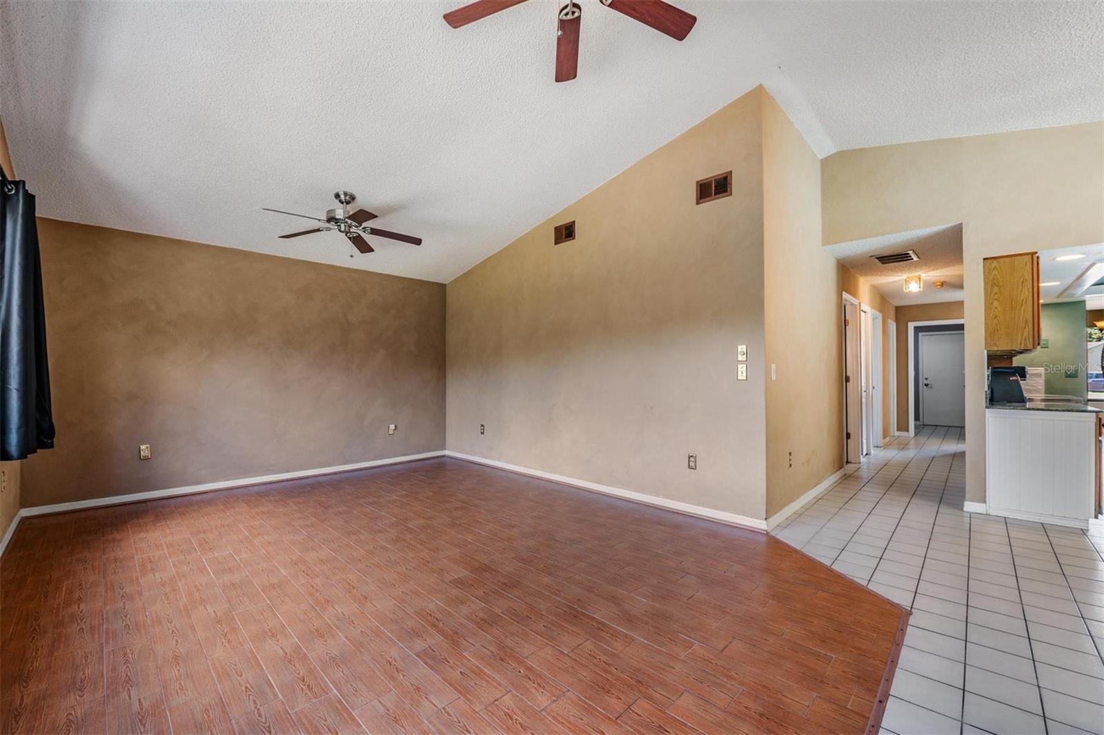 WHISPERING LAKES - Residential