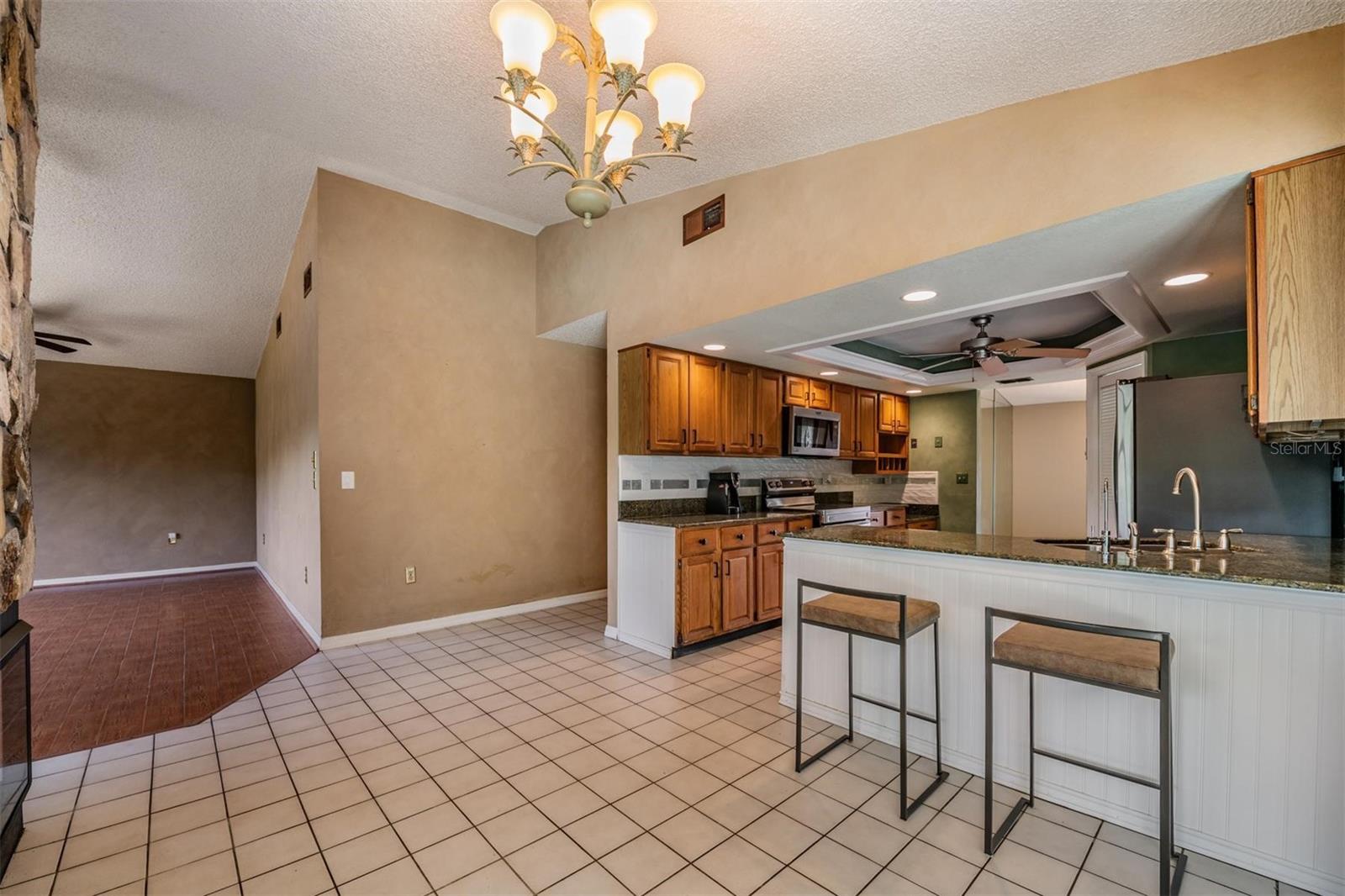 WHISPERING LAKES - Residential