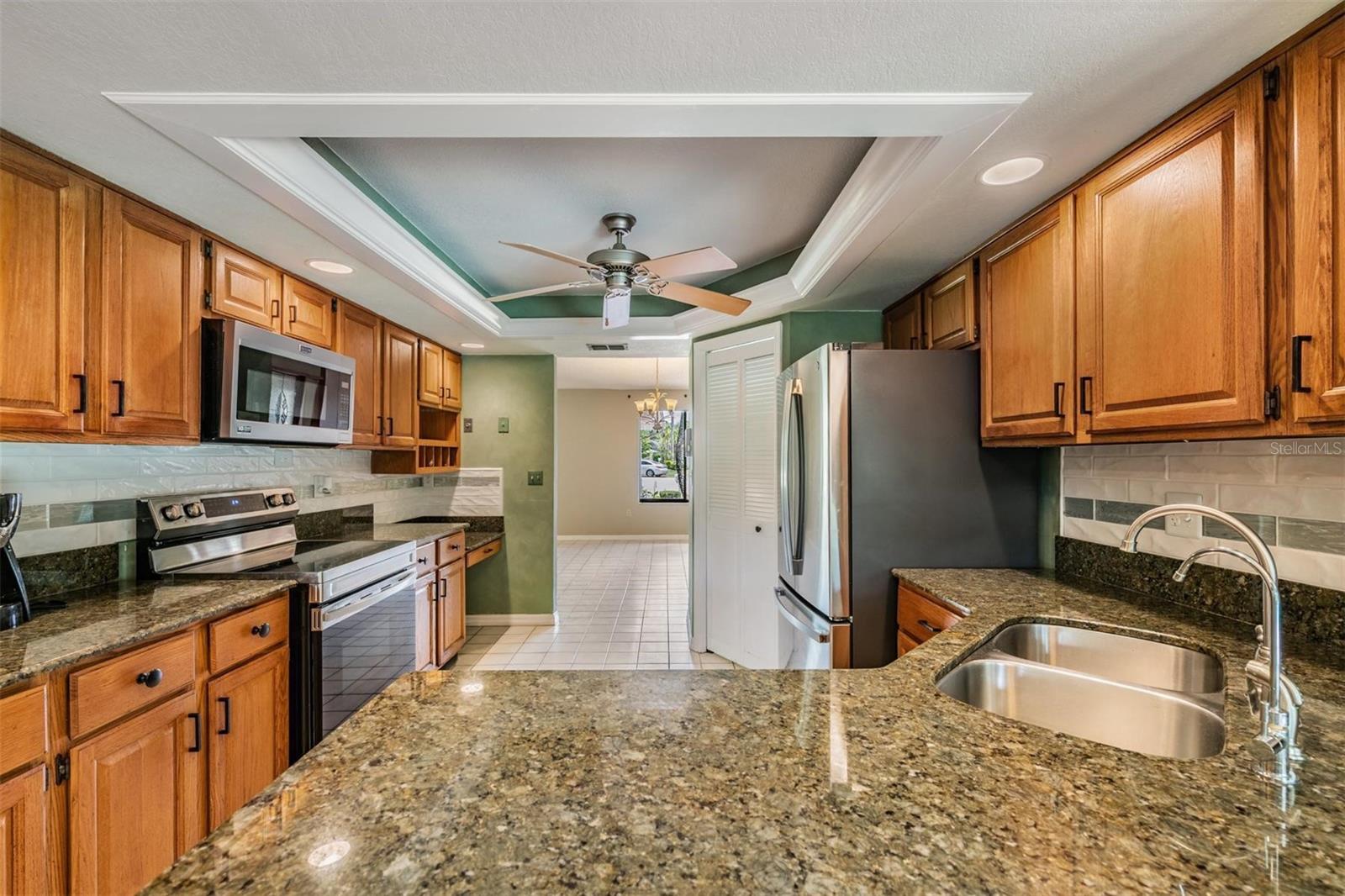 WHISPERING LAKES - Residential