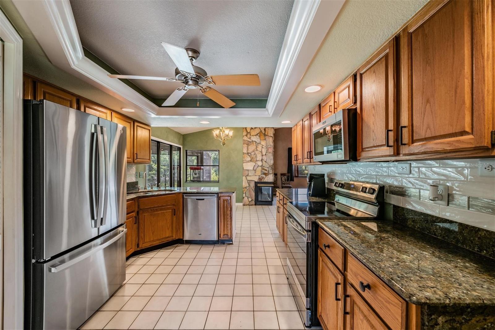 WHISPERING LAKES - Residential