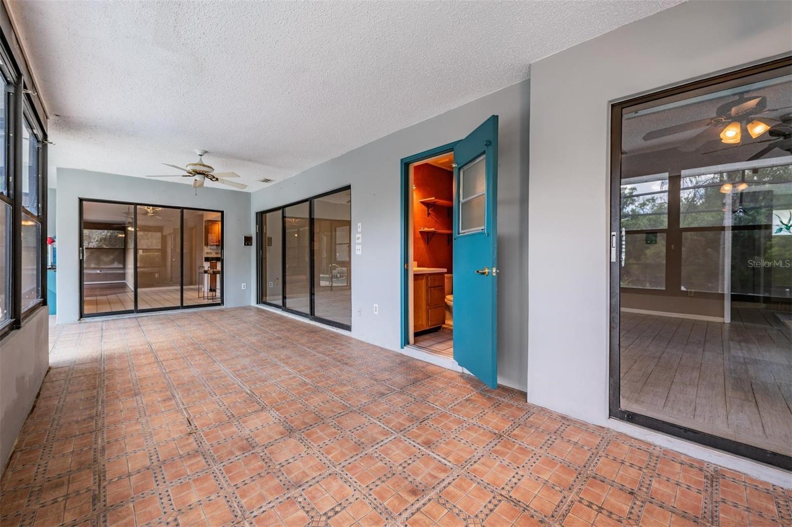 WHISPERING LAKES - Residential