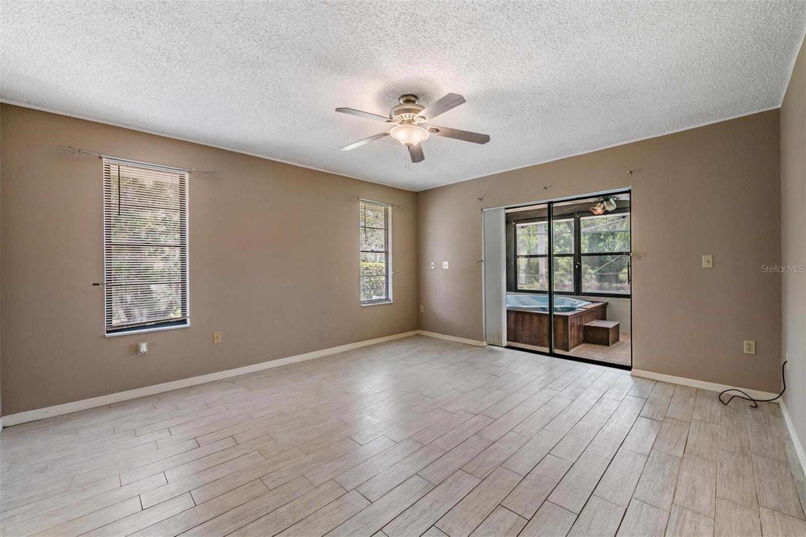 WHISPERING LAKES - Residential
