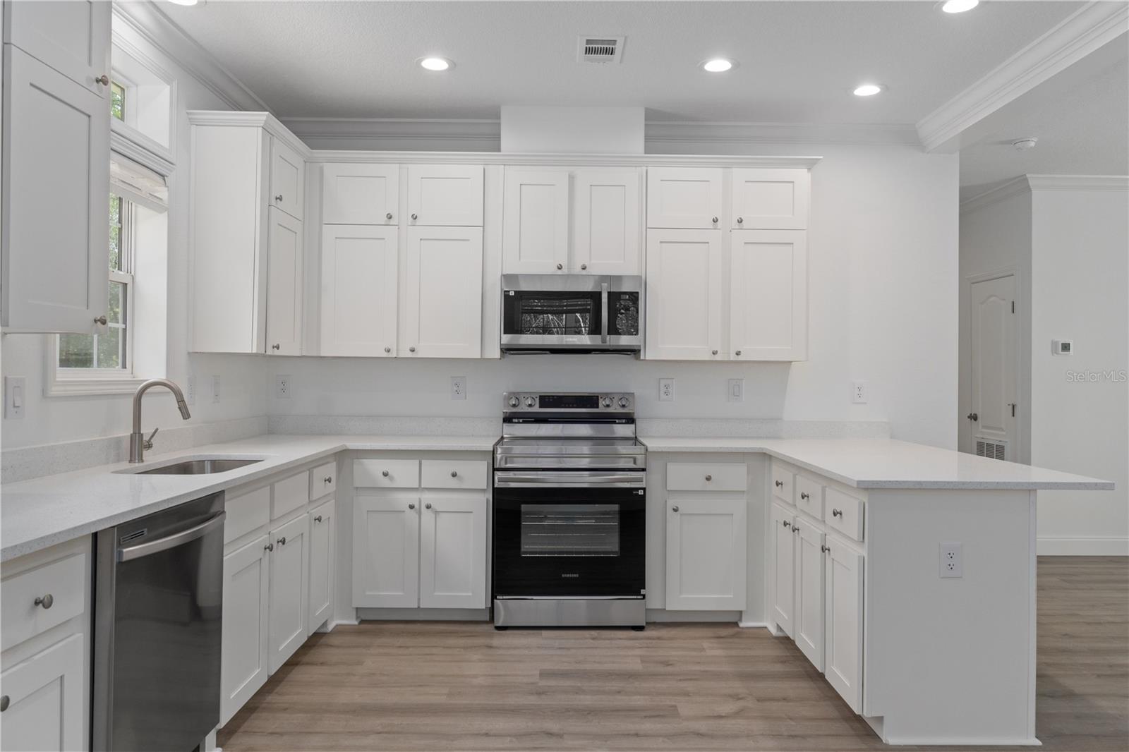 ROYAL HIGHLANDS - Residential