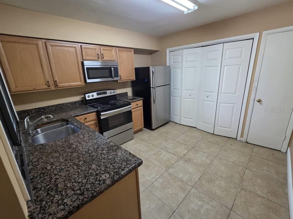 CARROLLWOOD VILLAGE PINE LAKE GARDEN VIL - Residential Lease
