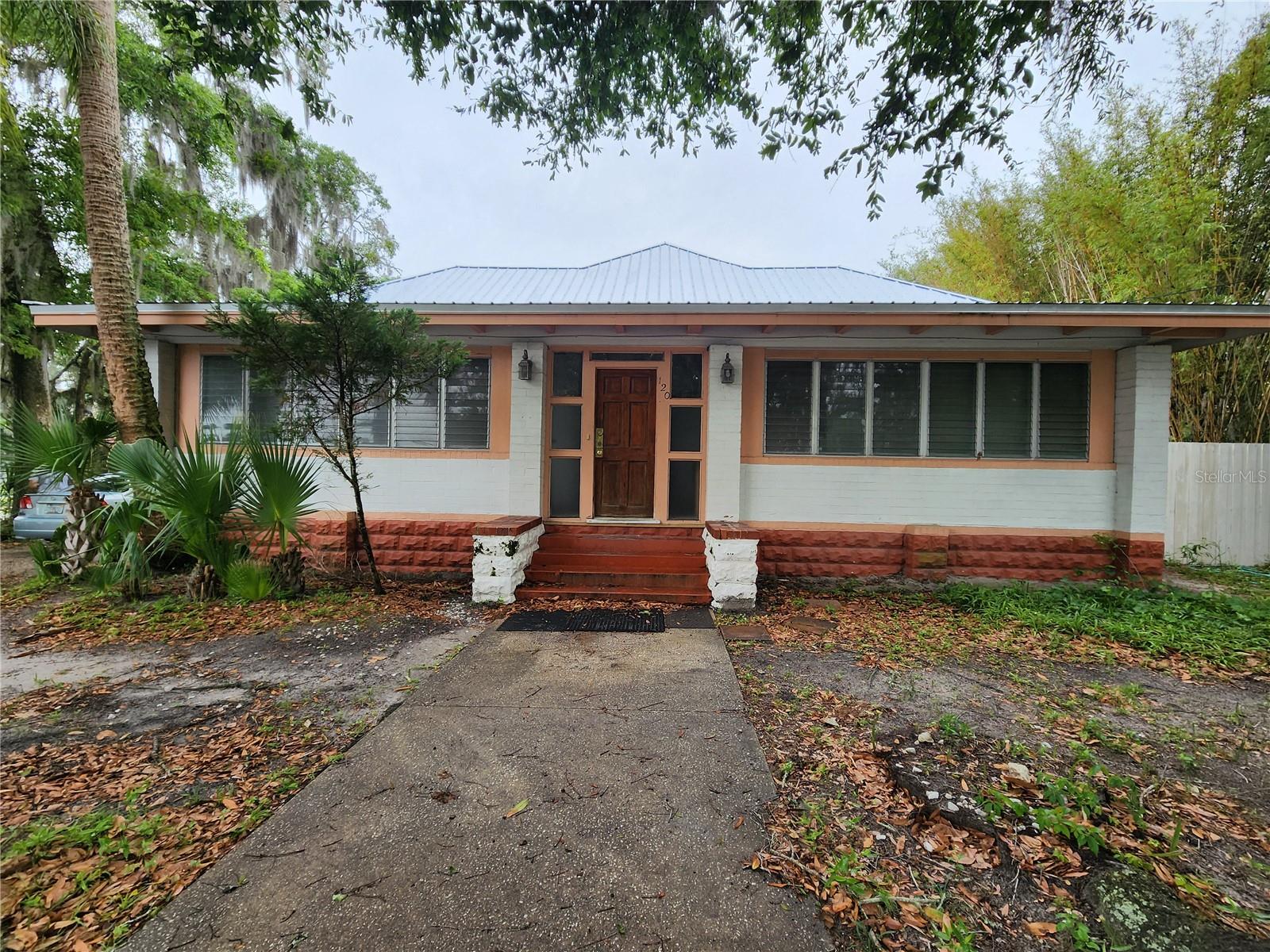 Downtown efficiency, utilities included.  No carpet.  Occupancy limited to one.  Washer/dryer located in common area.
