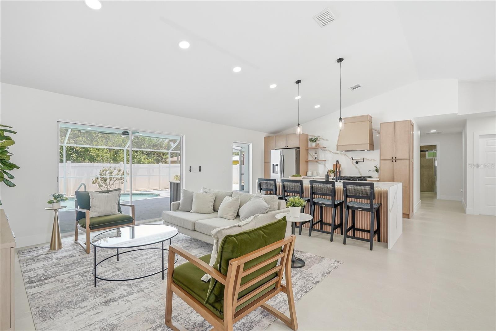 LAKE ROYALE - Residential