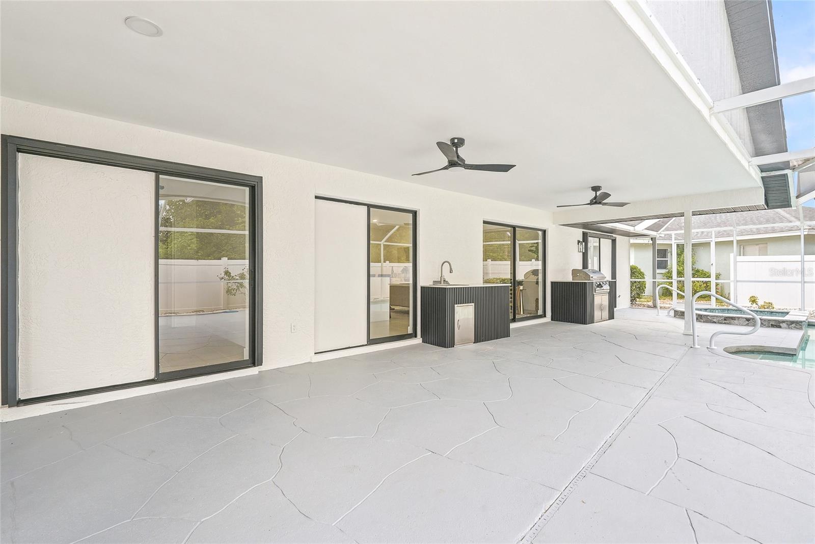 LAKE ROYALE - Residential