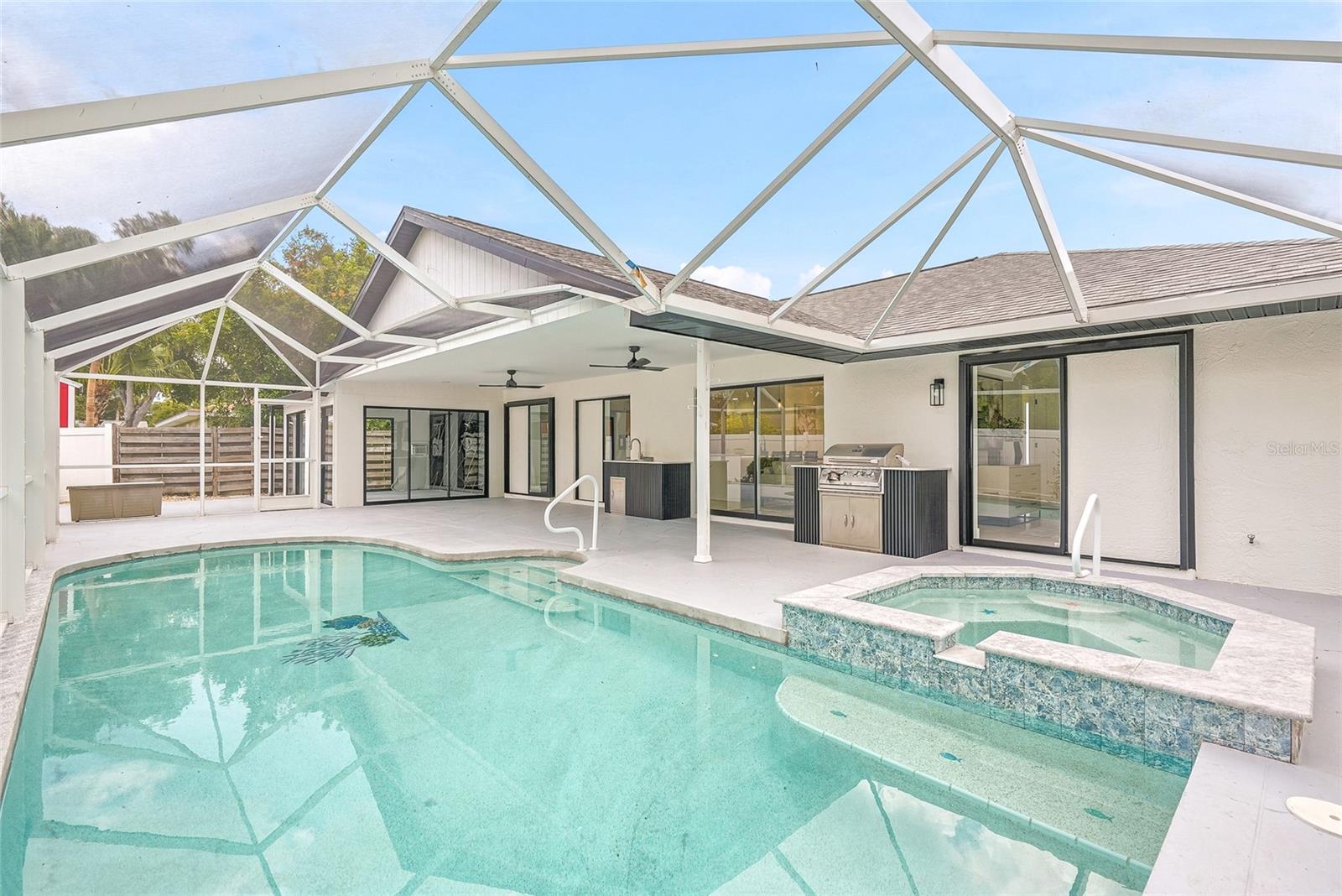 LAKE ROYALE - Residential