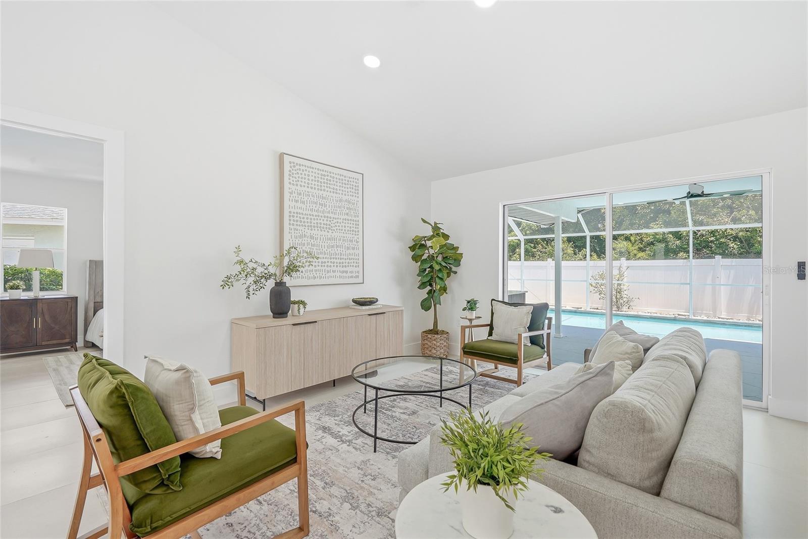 LAKE ROYALE - Residential