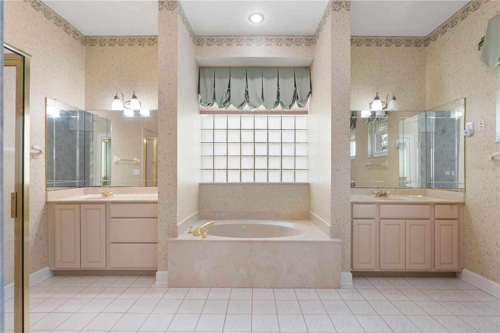 SUN CITY CENTER UNIT 256 - Residential