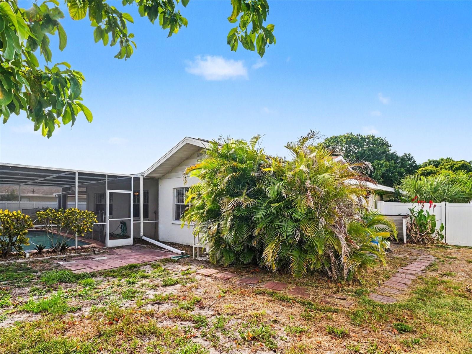 PINE LAKES - Residential